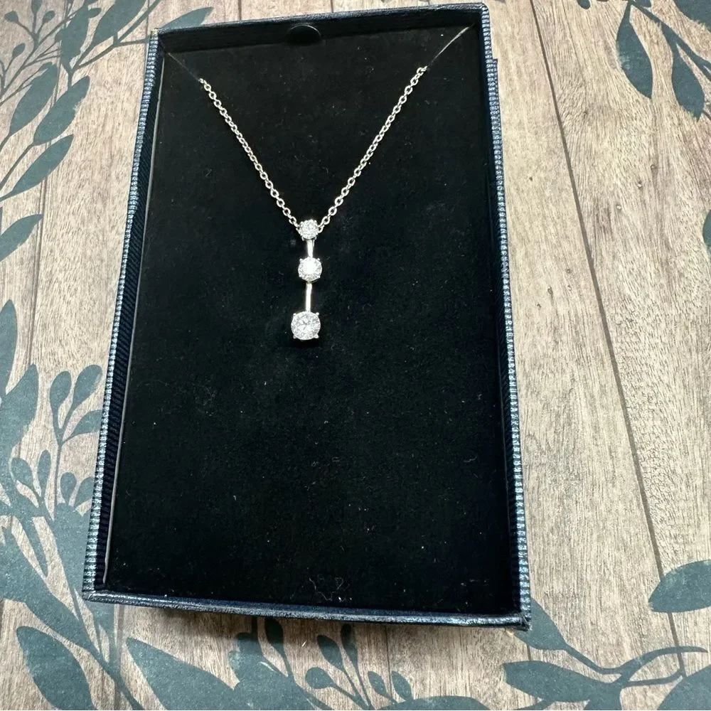 Sterling Silver Cubic Zirconia 3 Stone‎ Necklace NIB B8